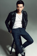 组图：徐可写真清新自然 展大男孩本色