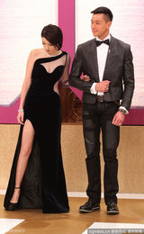 组图：姚子羚高叉露腿性感透视 黄浩然皮衣精神