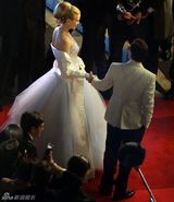 组图：《摩纳哥的格蕾丝》片场 基德曼白纱优雅