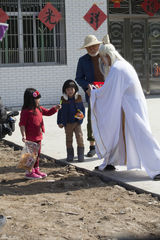 组图：《爸爸》变身大咖秀 张亮惊艳造型闪瞎眼