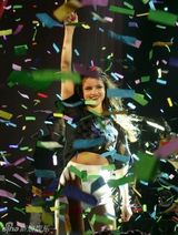 组图：赛琳娜投入开唱 搔首扭胯活力四射