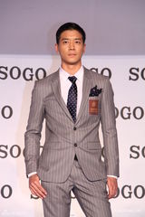 高清图：诸葛紫岐亮相时装汇演 黎诺懿徐靖雯走秀