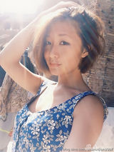 组图：刘欢22岁漂亮女儿狂野自拍照 秀肩部纹身