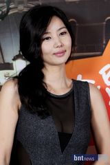 组图：韩星朴率美出写真集 长发飘飘纯美无暇