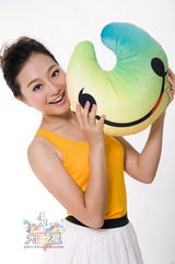 高清图：《大运之星》十二强和大运吉祥物合影