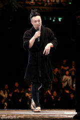 幻灯图：陈奕迅个唱雷人造型不断 否认与妻子离婚