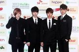 高清组图：韩团2NE1Beast等亮相Melon音乐颁奖礼