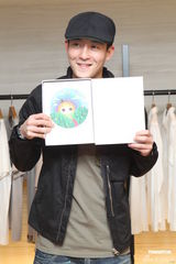 组图：陈冠希举办改版签书会 自曝与女友无结婚打算