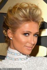 组图：帕里斯-希尔顿侧开透视白裙背腿及臀全裸