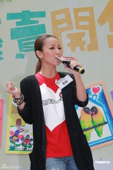 组图：郑融力挺旧爱刘浩龙 称希望大家体谅