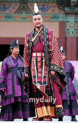 组图：李瑞镇宋智孝等穿古装宣传新剧《階伯》