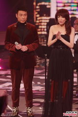 组图：容祖儿九夺劲歌金曲歌后 林峰获最受欢迎