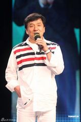 组图：200明星高歌《北京祝福你》 成龙坐镇指挥