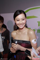 组图：陈法拉欲买跑车玩飙车 谈王菲呼吁给空间