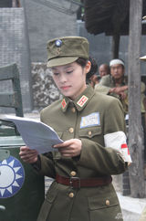 组图：年代戏《战地花开》首播 韩丹彤百花争艳