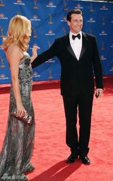 高清组图：《广告狂人》男星乔-汉姆携妻秀恩爱