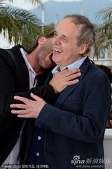 组图：《吸血鬼3D》发布会 托马斯“啃”导演