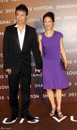 高清图：巩俐出席品牌店开业 低胸晚装华丽抢镜