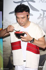 组图：钟镇涛变身台湾原住民 谈乐队心得