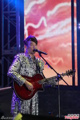 组图：陶喆个唱致敬梅艳芳 两人曾因音乐结缘