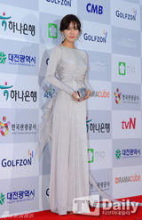 组图：宋慧乔李钟硕李准基等亮相电视颁奖礼