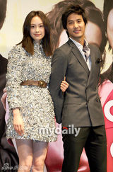 幻灯：李娜英等出席新片制作发布会 场面温馨