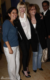 幻灯：邓斯特和伊娃-朗格利亚联手做慈善