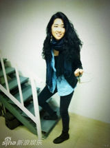 组图：女神央吉玛吸烟照曝光 素颜皮肤差