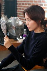 组图：韩星成宥利拍摄时尚大片 幕后花絮照曝光