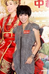 组图：佘诗曼等众星出席活动 坦言不在乎获奖