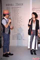 组图：刘若英为新专辑庆功 低调谈婚姻生活