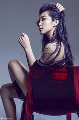 组图：李冰冰大玩双性诱惑 白发男神PK美腿女神