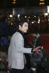 独家高清：群星闪耀大钟奖红毯 俊男靓女秒菲林