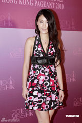 幻灯图：香港小姐首次面试 50位佳丽演曼妙诱惑