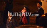 组图：章子怡深夜冒寒回京 撒贝宁接机同回公寓