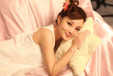 幻灯图集：李小璐写真清新自然 显居家健康之美