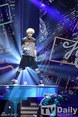 组图：SISTAR性感狂野MCD夺冠 鲁敏宇等表演