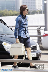 组图：韩团B1A4飞LA出席韩流庆典阳光帅气