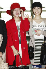 组图：韩团T-ara与新人女子组合赴欧旅行