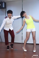 组图：曾昱嘉将开唱压力大 郭书瑶亲自下厨煮补品