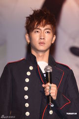 组图：张佑赫台北亲民秀舞蹈 想找90后嫩女友