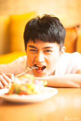 组图：陈晓【演员】阳光生活写真 古装男神变清新暖男