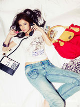 高清图：乐基儿全新潮人广告出意外 扯断秀发无怨言 