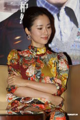 组图：刘青云宣传频耍宝 江一燕靓丽现身不慎走光