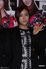 组图：韩女子团体T-ARA首度抵台 粉丝热情引恐慌