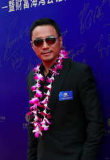 幻灯：张涵予香车美女走三亚 出演宋江父亲支持