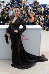 组图：郝蕾大气亮相戛纳 《浮城谜事》首映获赞誉