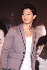 组图：电影《港都2012》开镜 新老演员共聚一堂 