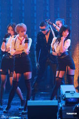 组图：星光熠熠耀保良落幕 古巨基杨千嬅群星献艺