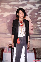 组图：刘若英为新专辑庆功 低调谈婚姻生活